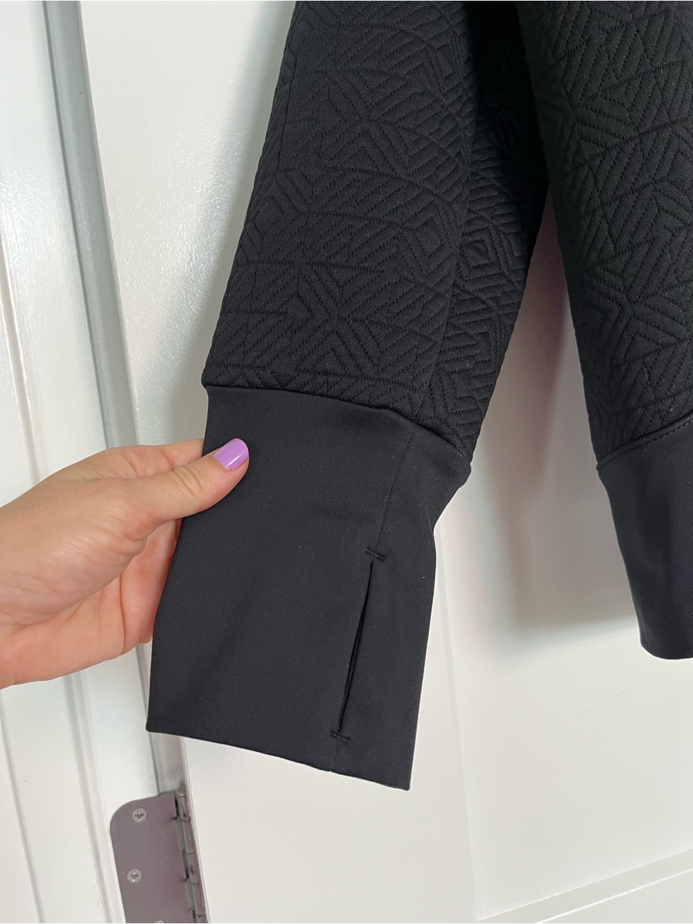 Athleta Black Jacquard Quilted Cowl Neck Hoodie Pullover Thumbhole Size Large - Picture 3 of 12
